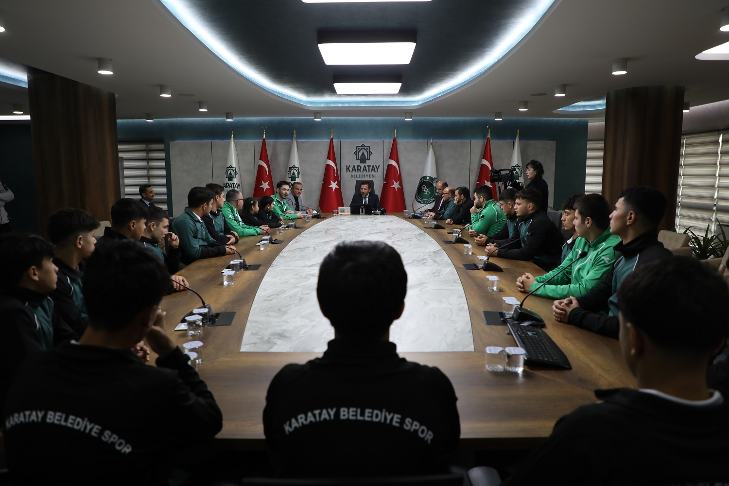 Şampiyonlar mutluluklarını Hasan Kılca ile paylaştılar