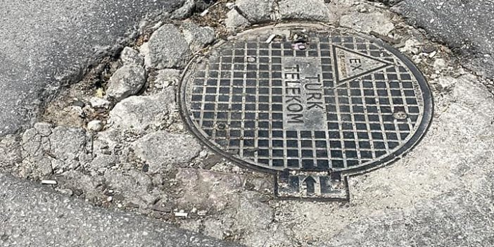 Bu çukur bir yıldır çözülemedi! Belediye suçu Telekom'a atıyor!