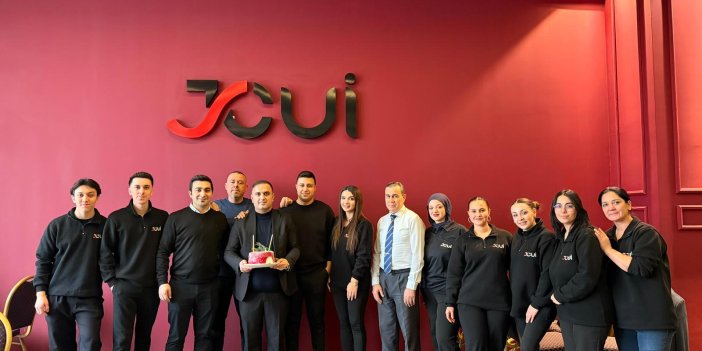 Ahmet Bey yeni yaşını kutladı