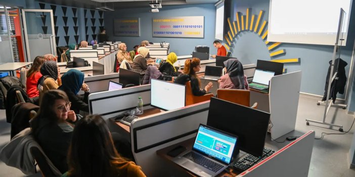 Öğretmenlere yönelik yapay zekâ okuryazarlığı atölyeleri başladı