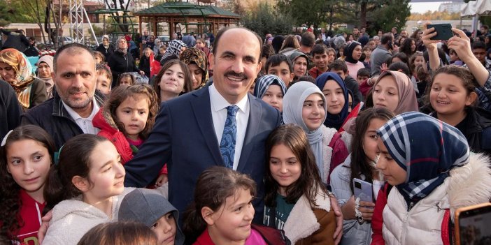 Başkan Altay, öğrencilerin karne sevincine ortak oldu