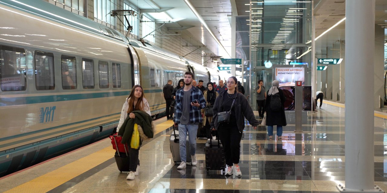 YHT’ler bayram tatilinde rekor kırdı