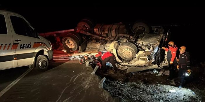 Aksaray'da devrilen tırın sürücüsü öldü