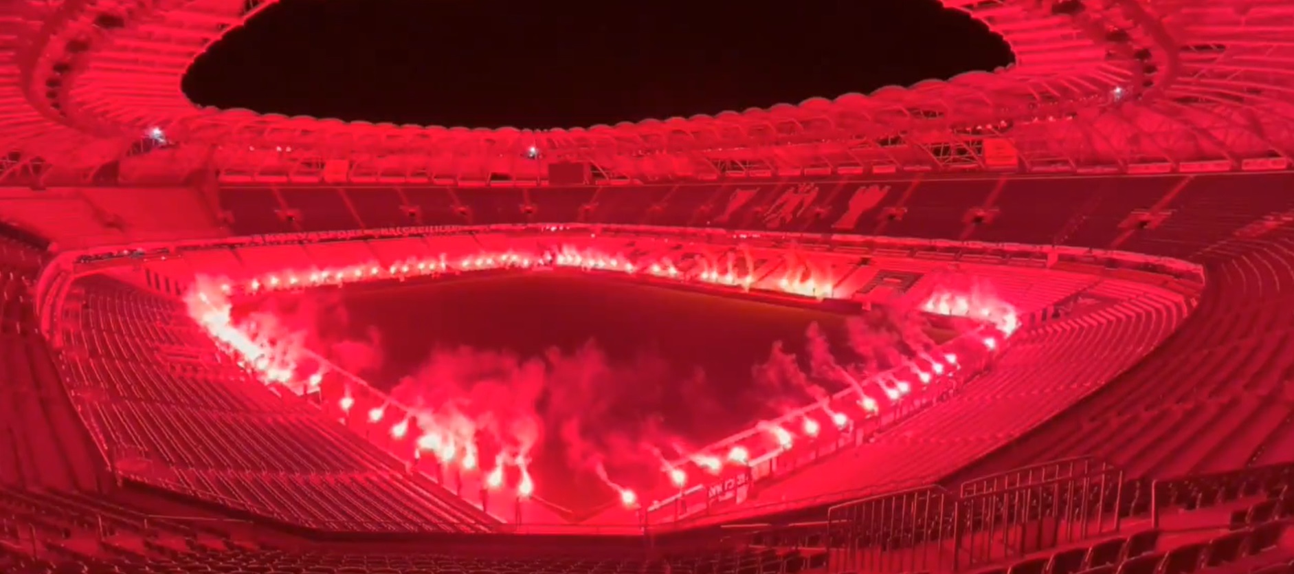 Konyaspor taraftarından meşaleli kutlama