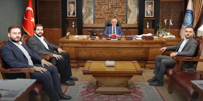 Genç MÜSİAD Rektörü Zorlu ile bir arada