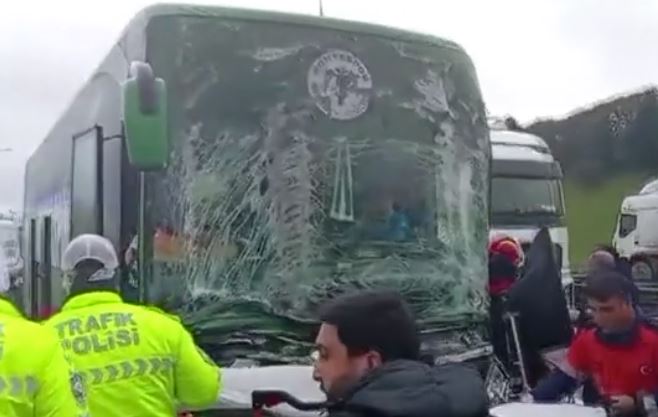 Konyaspor U19 Takımını taşıyan otobüs kaza yaptı