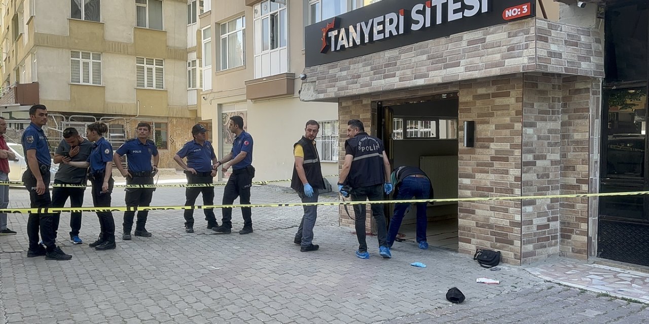 Önce eski sevgilisini öldürdü, sonra intihar girişiminde bulundu