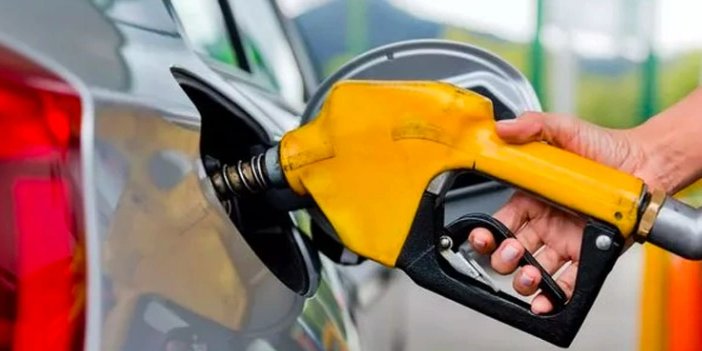 Bu geceden itibaren geçerli olacak! Benzine 2 lira birden zam geliyor