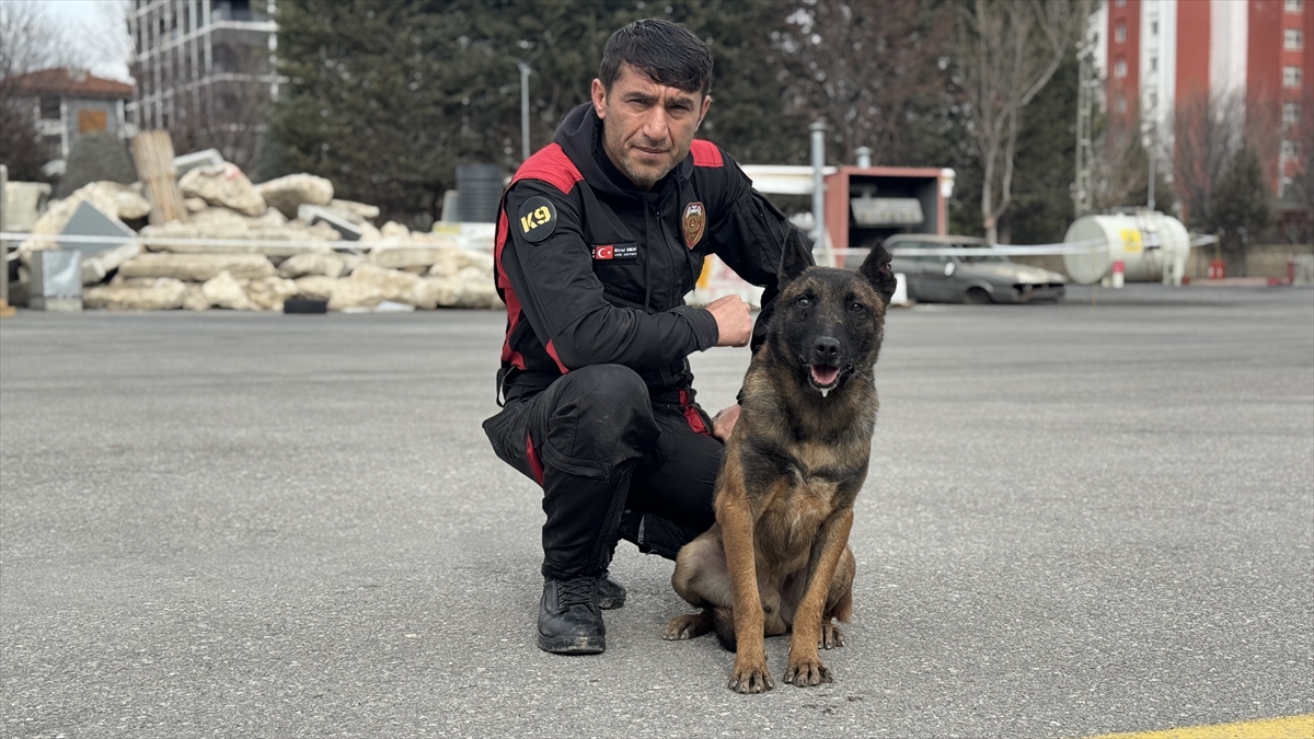 6 Şubat depreminin kahramanı Gece'nin ölümünün ardından nöbeti devraldı