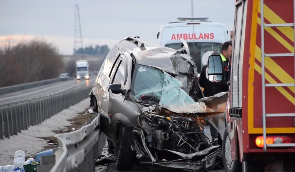 Konya'da tır ile hafif ticari araç çarpıştı, 1 kişi öldü