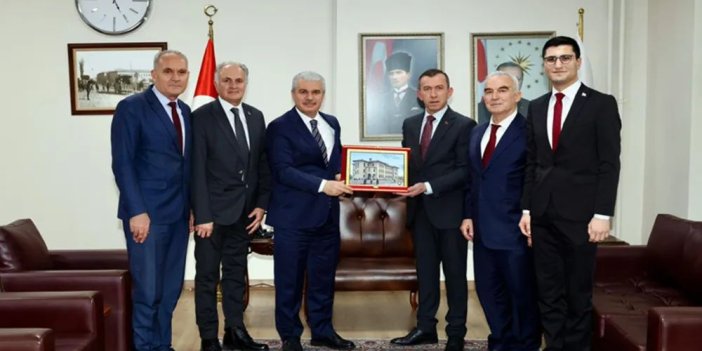 Konya Lisesi Mezunları ve Mensupları Derneği ilk ziyaretini Konya Valisi Akın'a yaptı