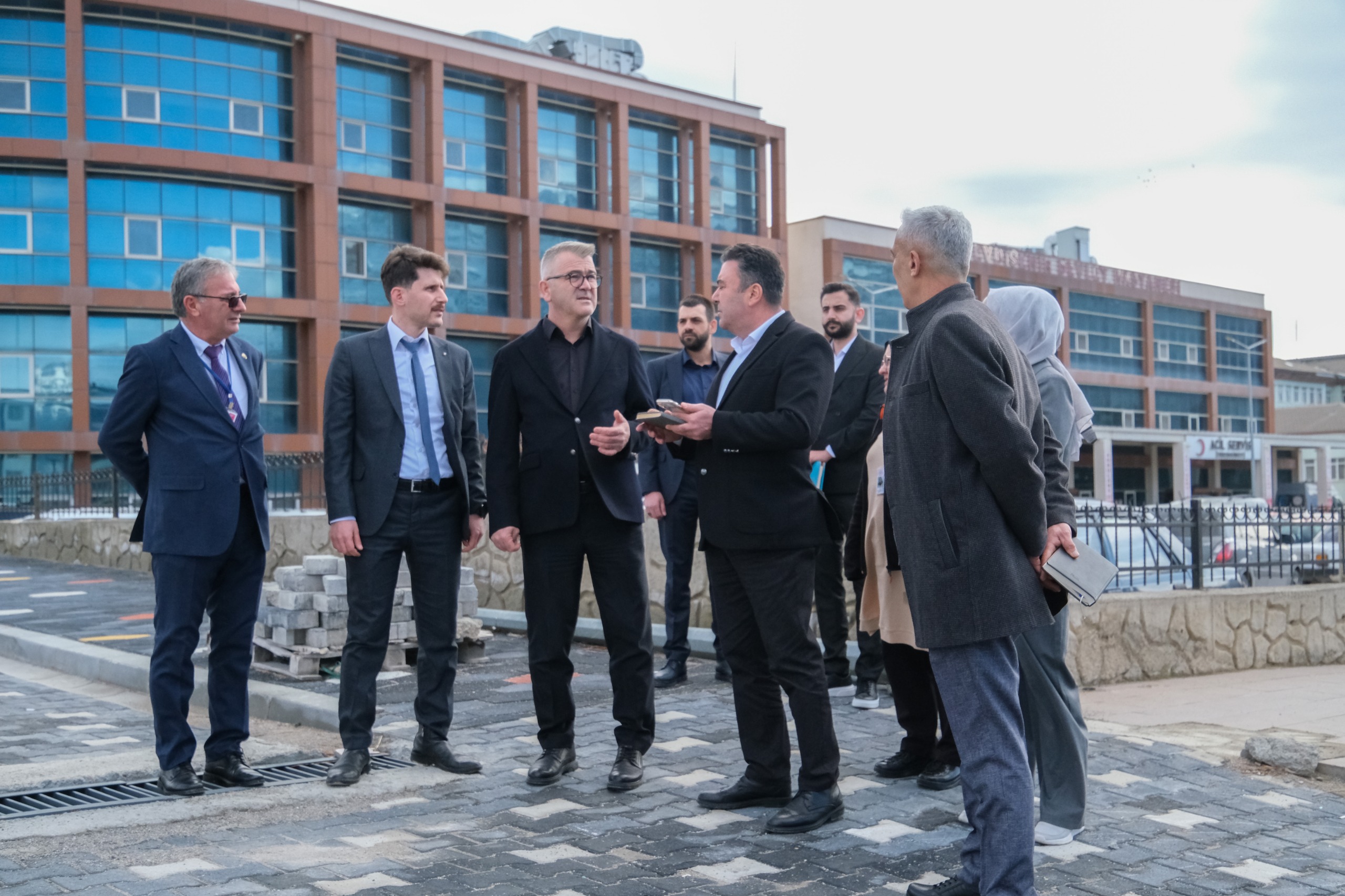 Başkan Ustaoğlu, yeni hastane binasında incelemelerde bulundu