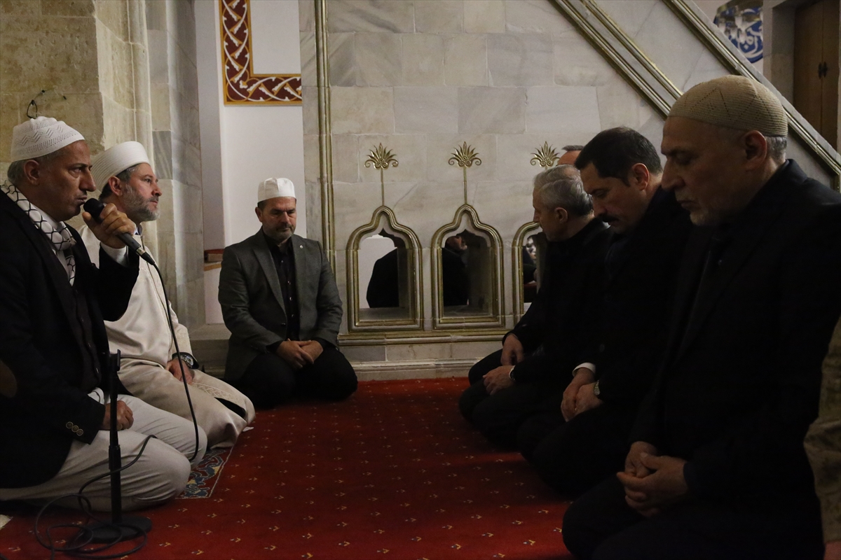 Habib-i Neccar Camisi'nde 6 Şubat depremlerinin üçüncü yılında hatim duası yapıldı