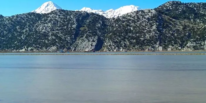 Konya'nın Derebucak ilçesindeki Gembos Ovası adeta göle döndü