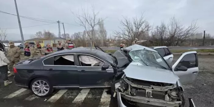 Bingöl'de feci kaza: Baba ile oğlu öldü, 4 kişi yaralandı