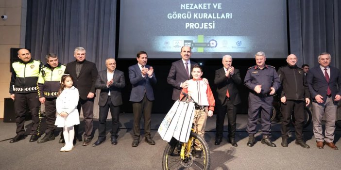 Konya’da trafik kültürü sanatla şekilleniyor: Nezaket ödülleri sahiplerini buldu