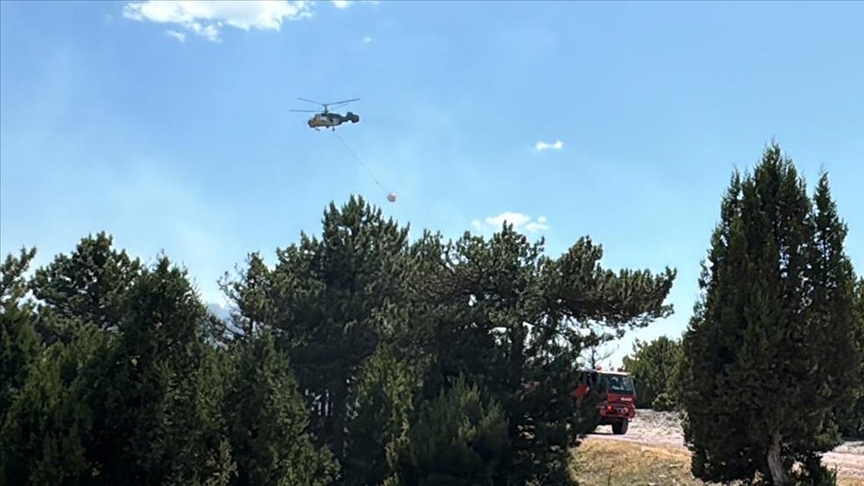 Kütahya'da ormanlık alanda çıkan yangına müdahale ediliyor