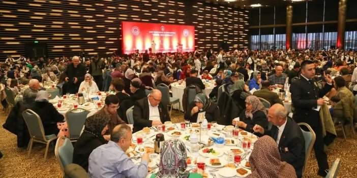 Konya'da büyük aile sofrasında Ramazan’ın ilk buluşması