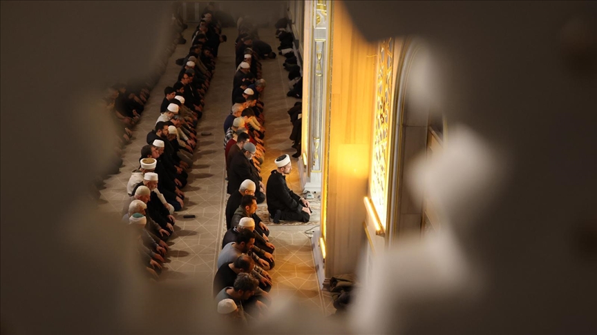 İsmail Detseli yazdı: Ramazan, gelecek ay’a bakın