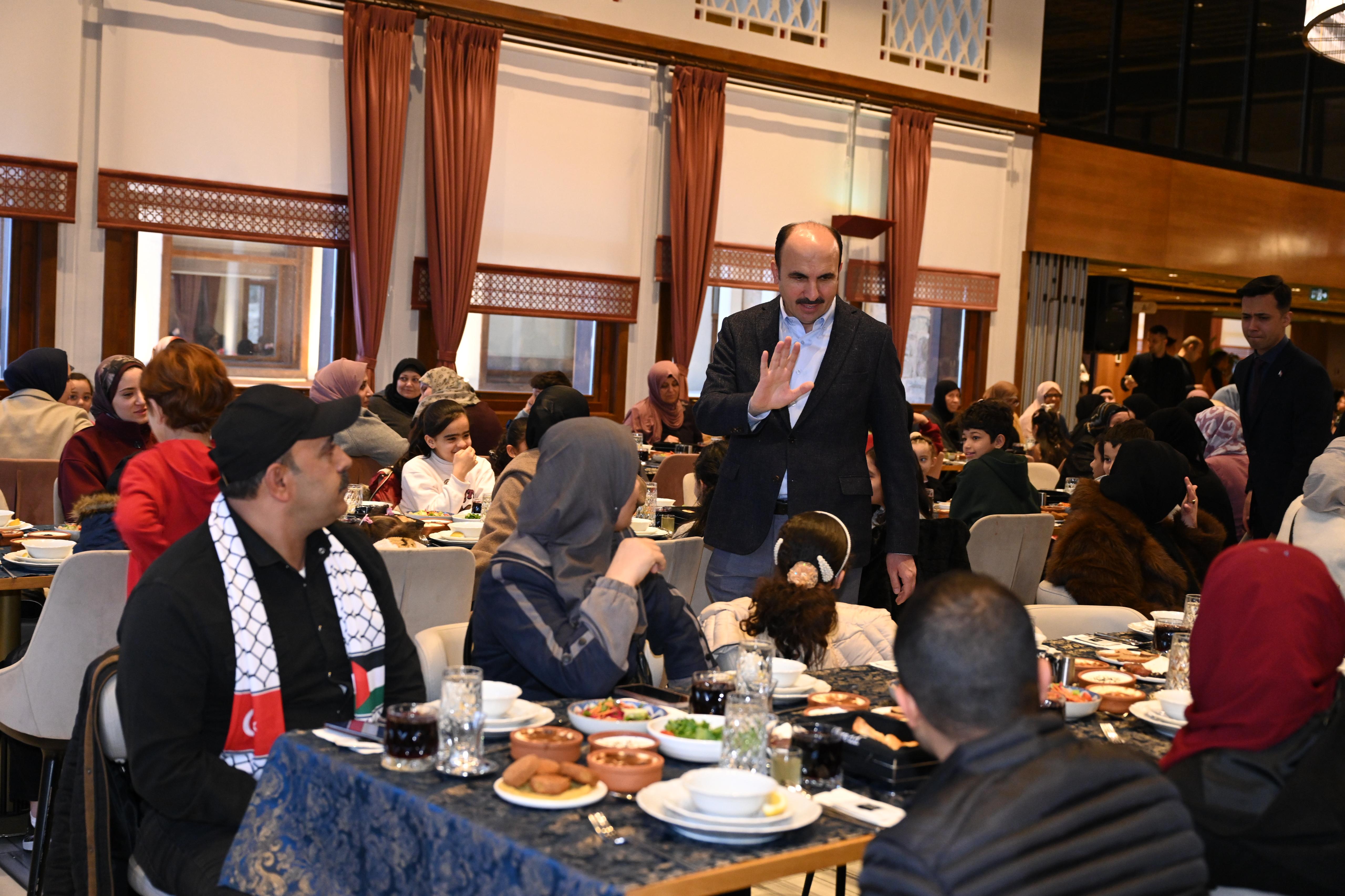 Başkan Altay Konya’daki Gazzeli Ailelerle İftar Sofrasında Buluştu