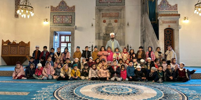 Konya'da Miniklerden Tarihi Camiye Ramazan Ziyareti