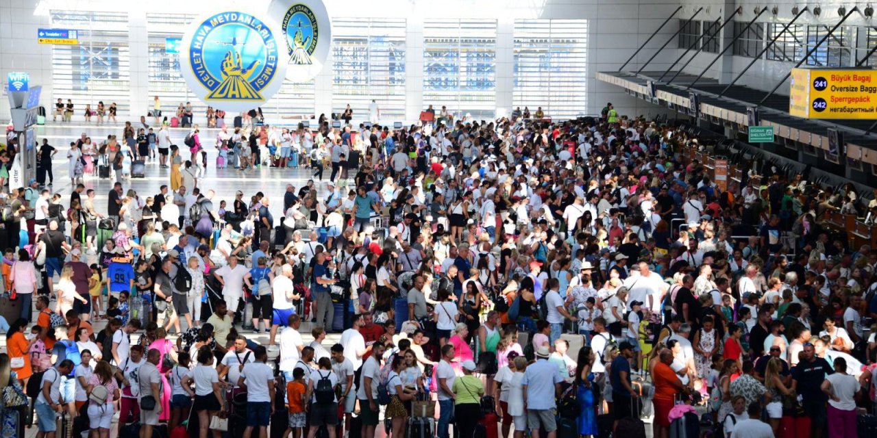 Bayram tatilinde havalimanlarında yaklaşık 8 milyon yolcuya hizmet verildi