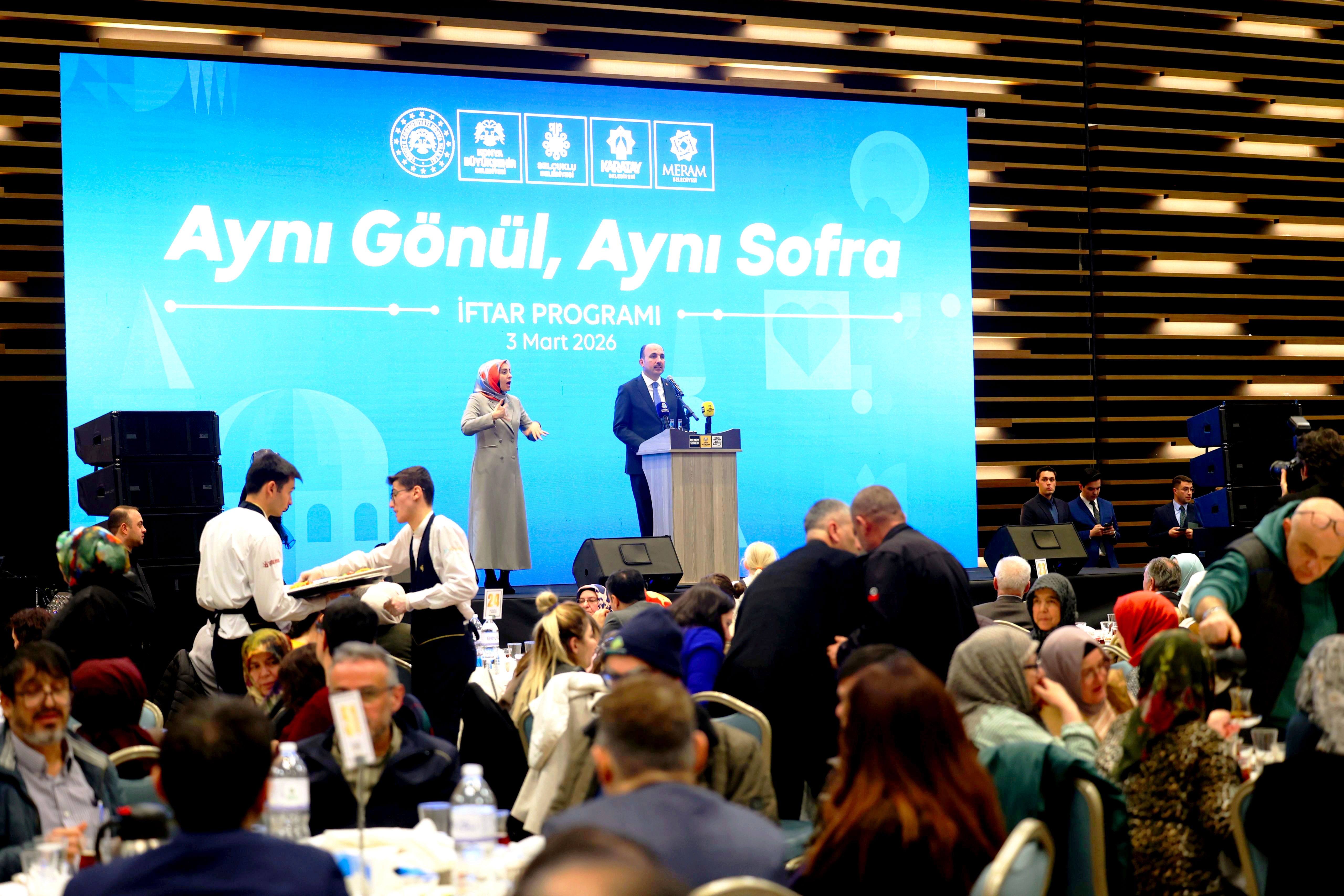 Konya’daki özel gereksinimli bireyler iftarda buluştu
