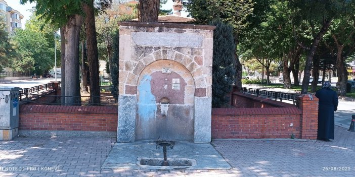 Tarihi Paşa Çeşmesine Sprey Boyalarla Zarar Verilmiş