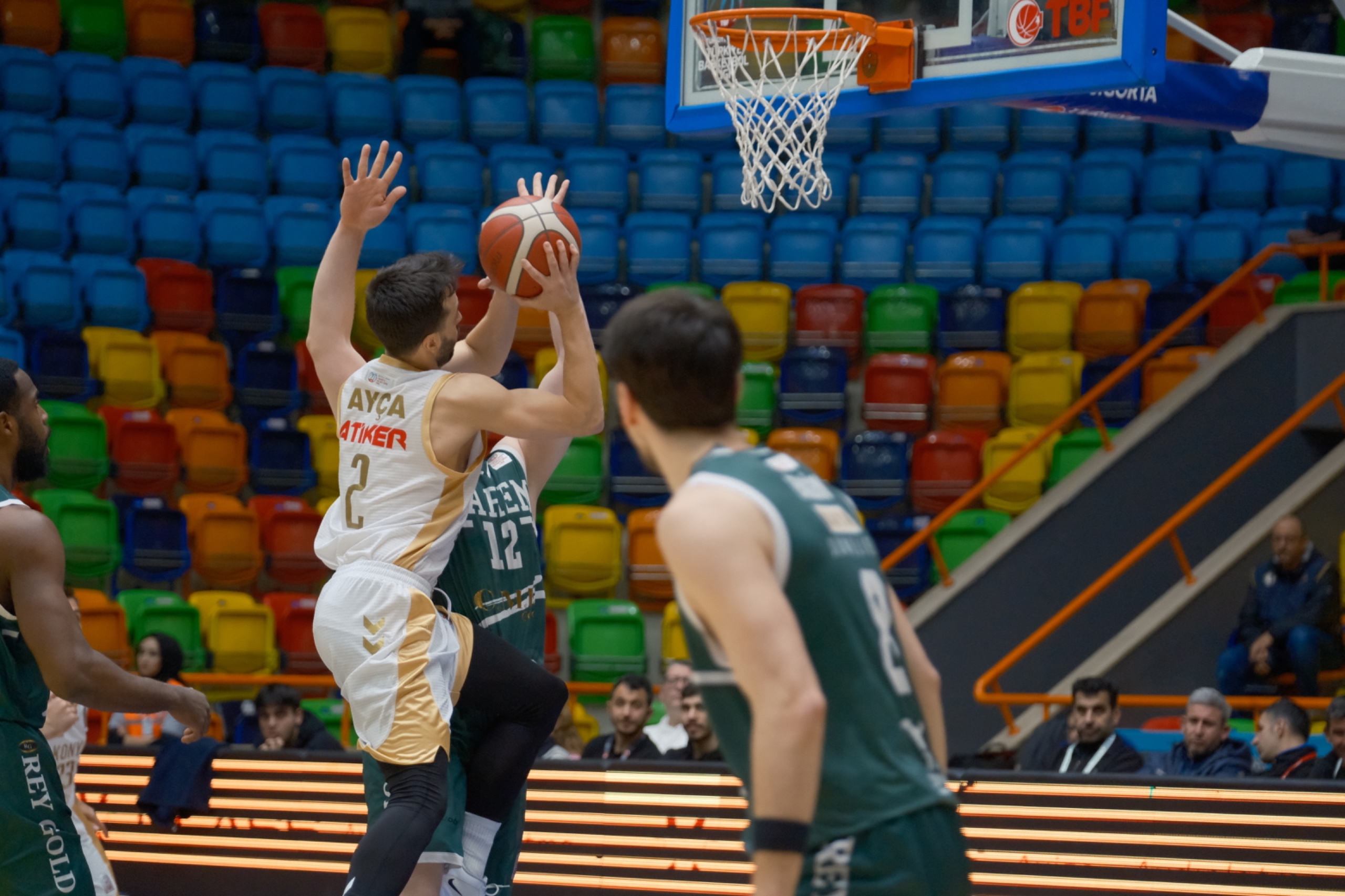 Büyükşehir taraftarı önünde farka koştu