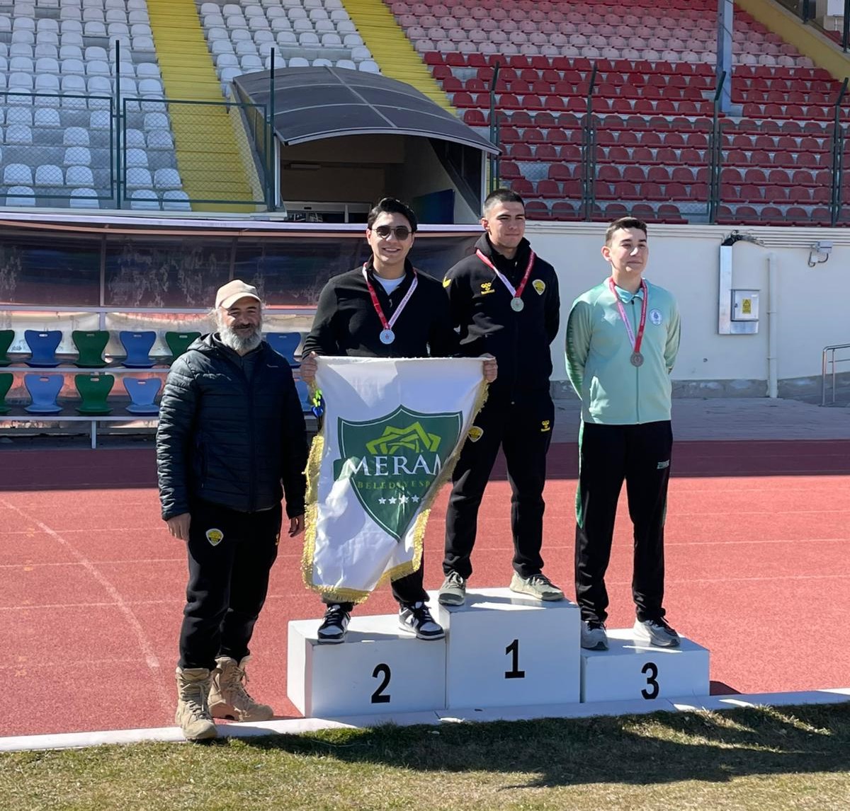 Meramlı Sporculardan okçuluk turnuvasında çifte başarı