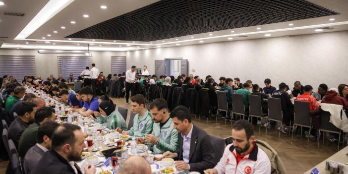 AK Parti iftarda spor camiasını bir araya getirdi
