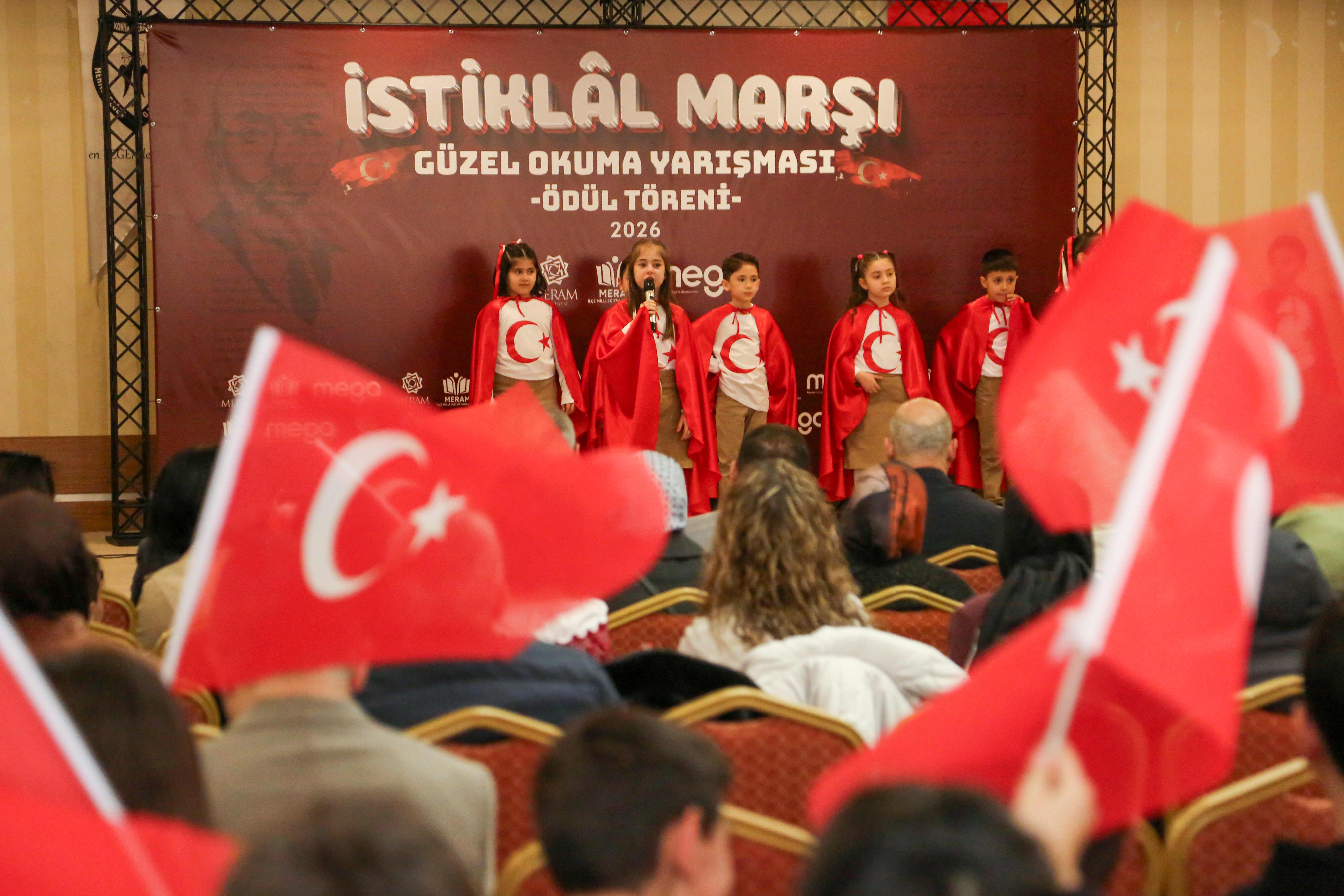 Meram’da İstiklal Marşı'nı en güzel okuyan minikler yine sahnede