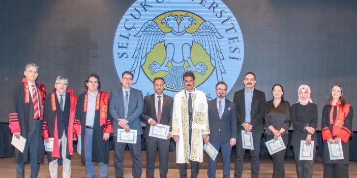 Konya'daki üniversitede akademisyenler ödüllendirildi ve yeni hastane müjdesi verildi