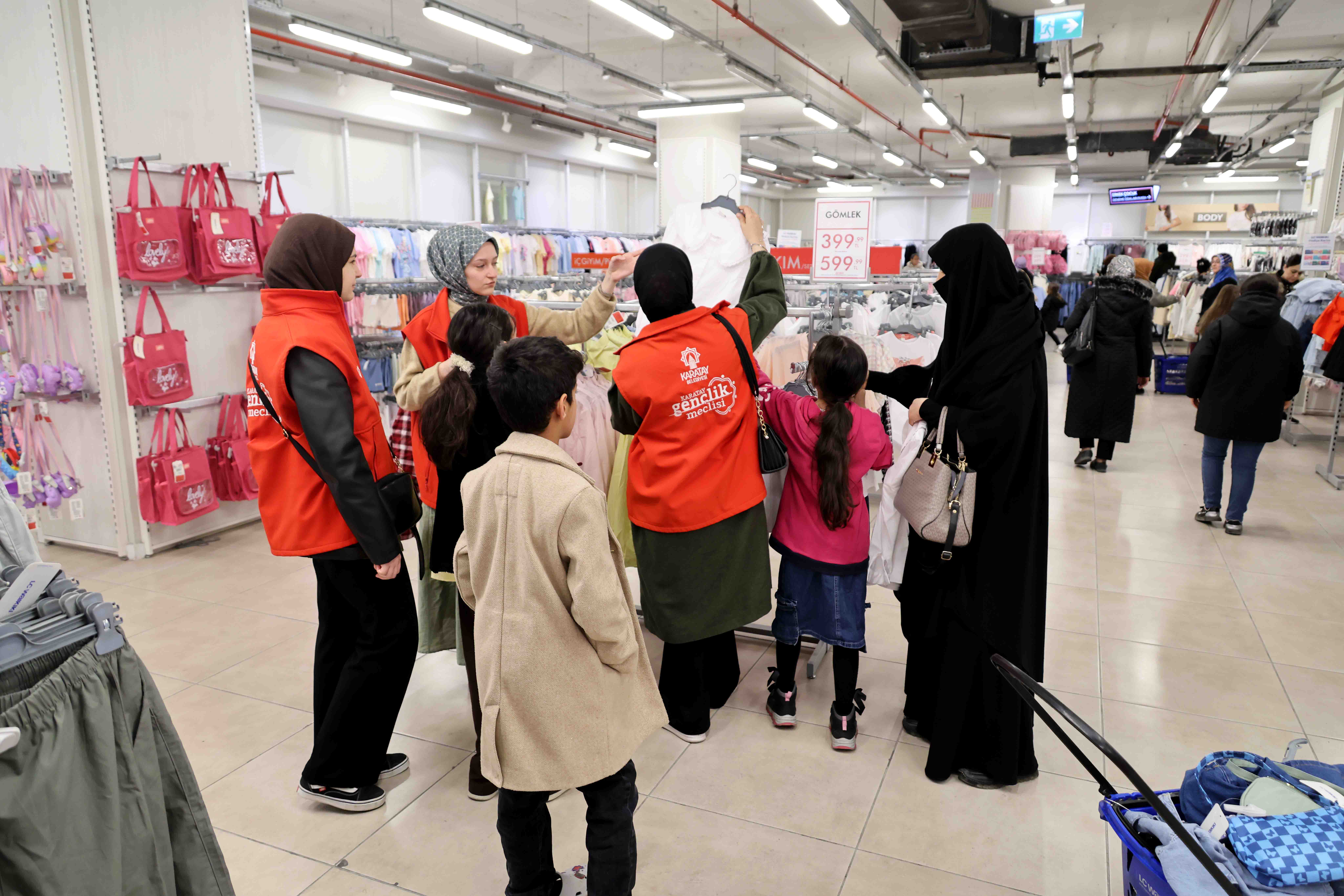 Karatay Gençlik Meclisi'nden çocuklara bayram sürprizi