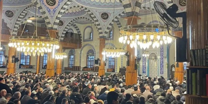 Başkan Altay bayram sabahında vatandaşlarla kucaklaştı