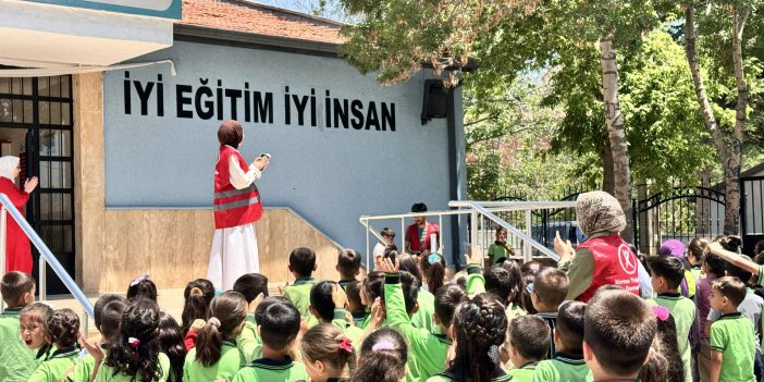 3 yılda 100 bin çocuğa ulaştılar: “Kırmızı Yelekliler” iyiliği büyütüyor