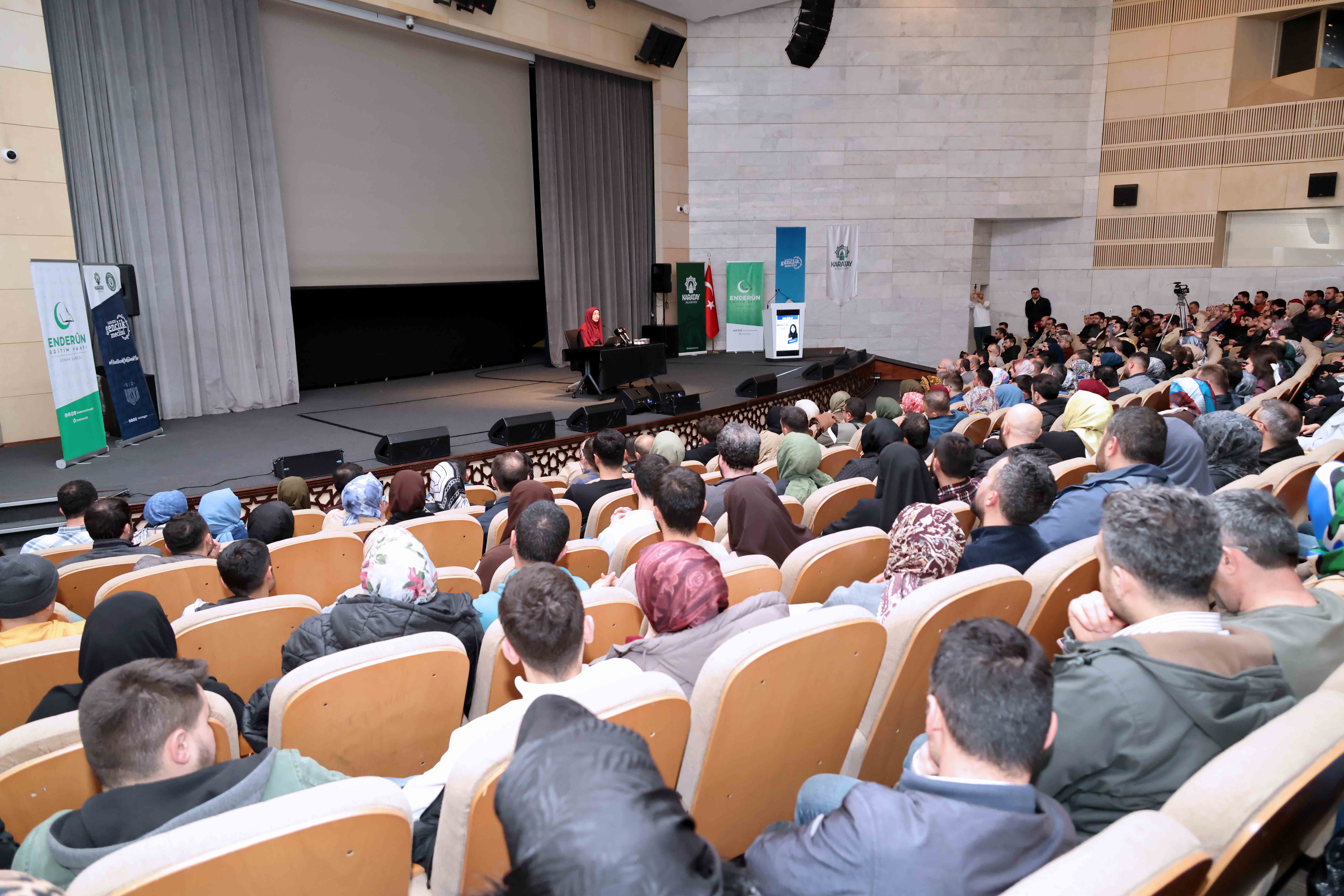 Umre ödüllü “Evlilik Ve Aile Gelişim Akademisi” başladı