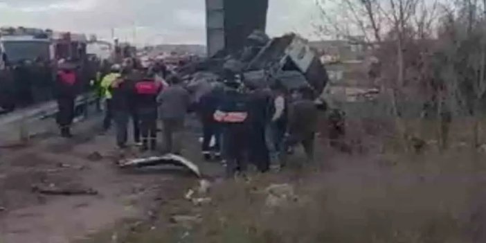 Ankara'da halk otobüsü üst geçide çarptı: 4 ölü