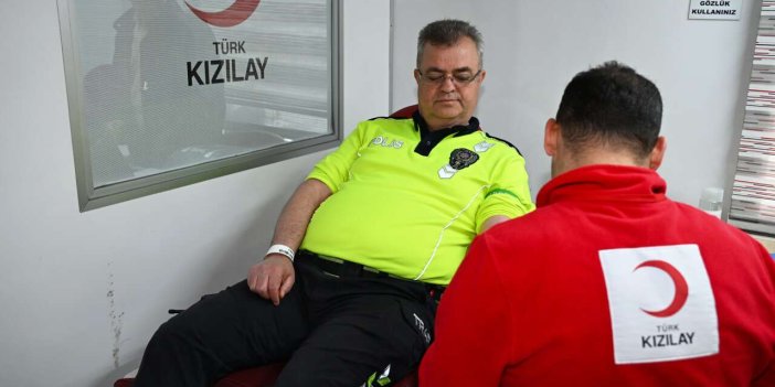 Konya Emniyeti’nden anlamlı etkinlik! Polisler kan bağışı yaptı