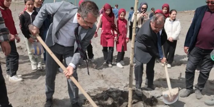 Konya'nın o ilçesinde yeşil seferberliği devam ediyor!  Her noktaya bir fidan!