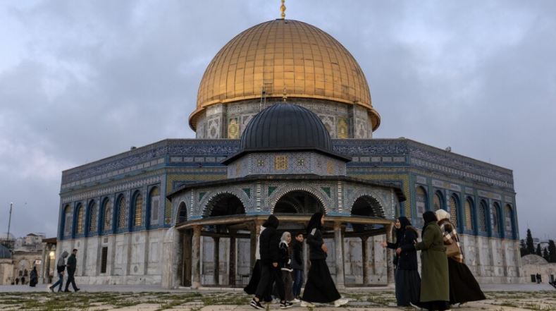 Filistin lideri Abbas, İsrail'in Kudüs'teki kutsal mekanların statüsünü değiştiremeyeceğini belirtti