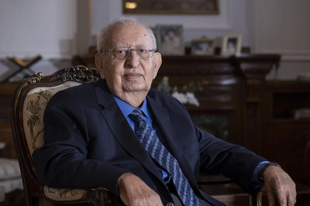 Hüsamettin Cindoruk hayatını kaybetti