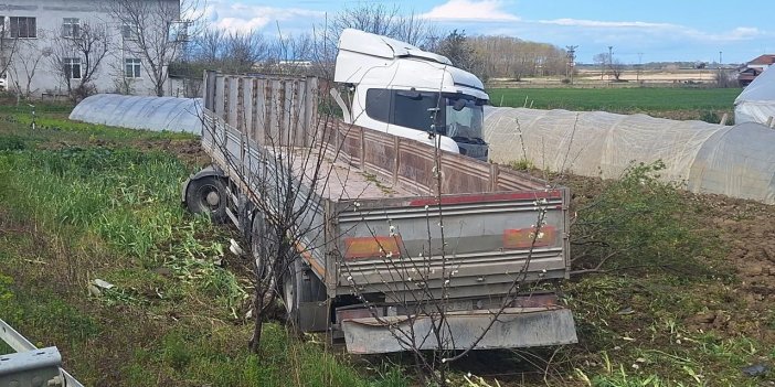 Samsun'da tarlaya giren tırın sürücüsü yaralandı