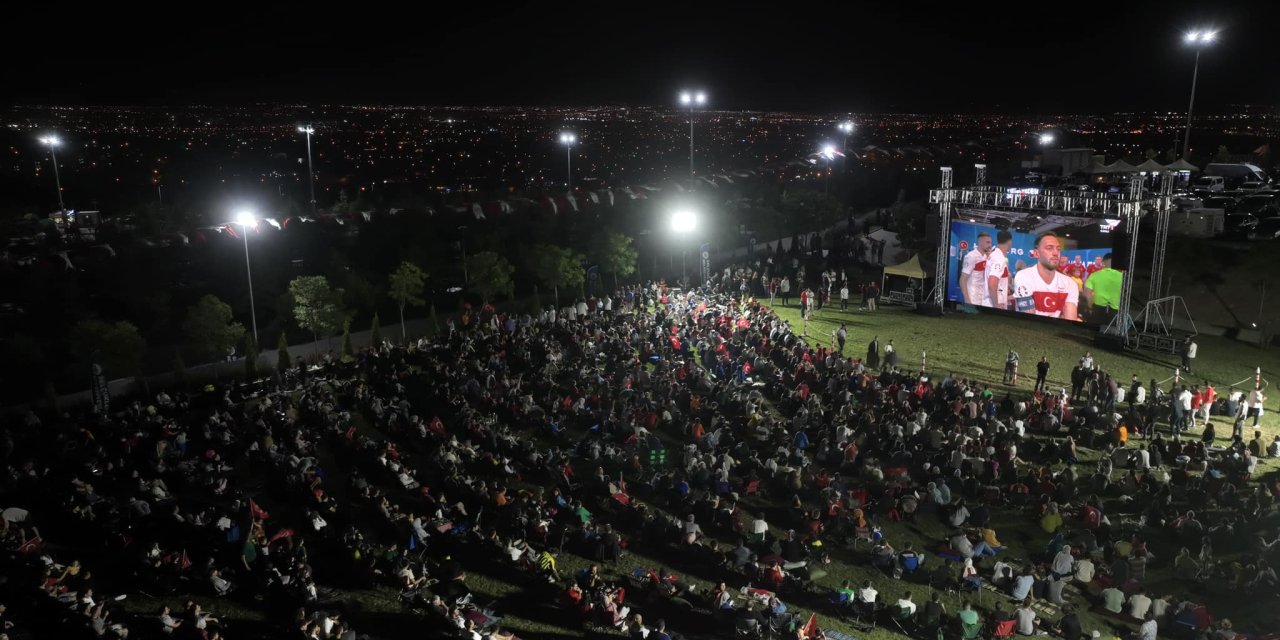 Selçuklu Seyir Tepesi’nde milli maç coşkusu