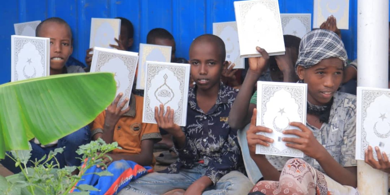 TDV, 21 ülkede 80 bin Kur’an-ı Kerim hediye etti