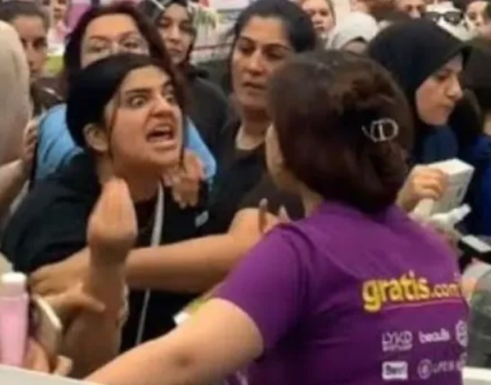 Mağaza indiriminde kavga eden kadın bu filmde oynayacak