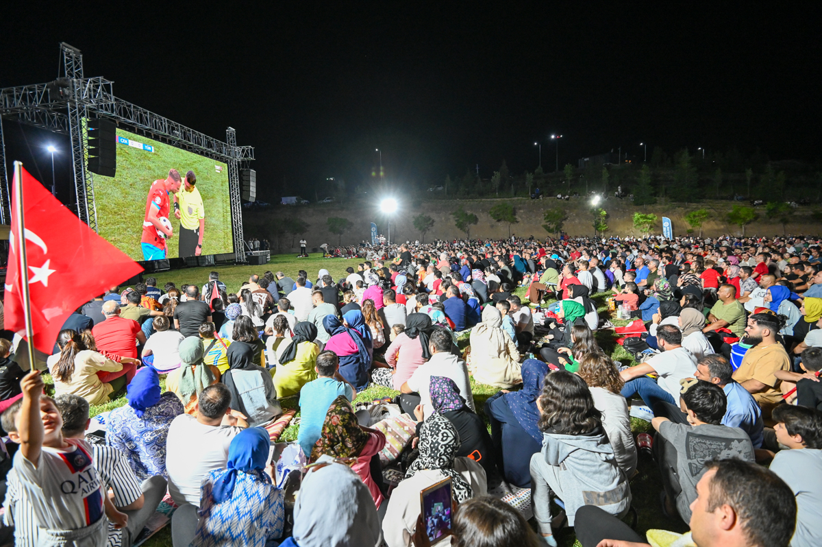 Konya’da milli maç coşkusu Selçuklu Seyir Tepesi’nde yaşandı