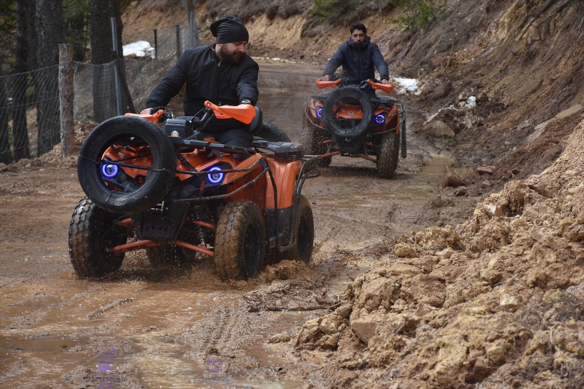 Zigana Dağı safari yapmak isteyenleri ağırlıyor