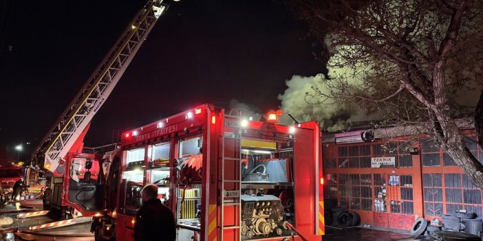Konya'da oto lastikçiler sanayisinde çıkan yangında 2 kişi yaralandı