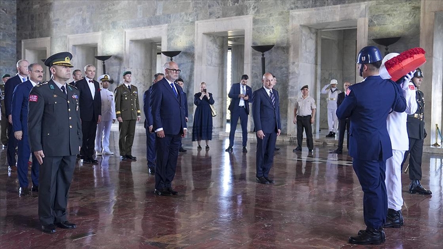 Estonya Cumhurbaşkanı Karis Anıtkabir'i gezdi